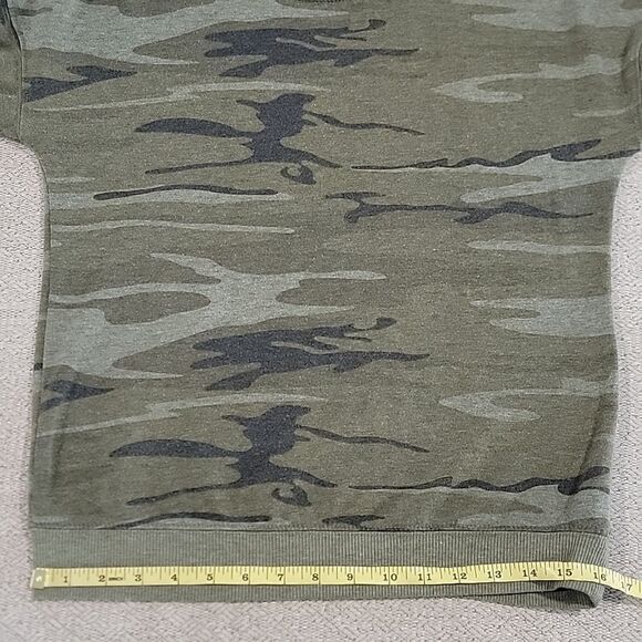 Zoe + Liv Green Camouflage Print Crew Neck Sweatshirt - Size Small - Picture 13 of 14